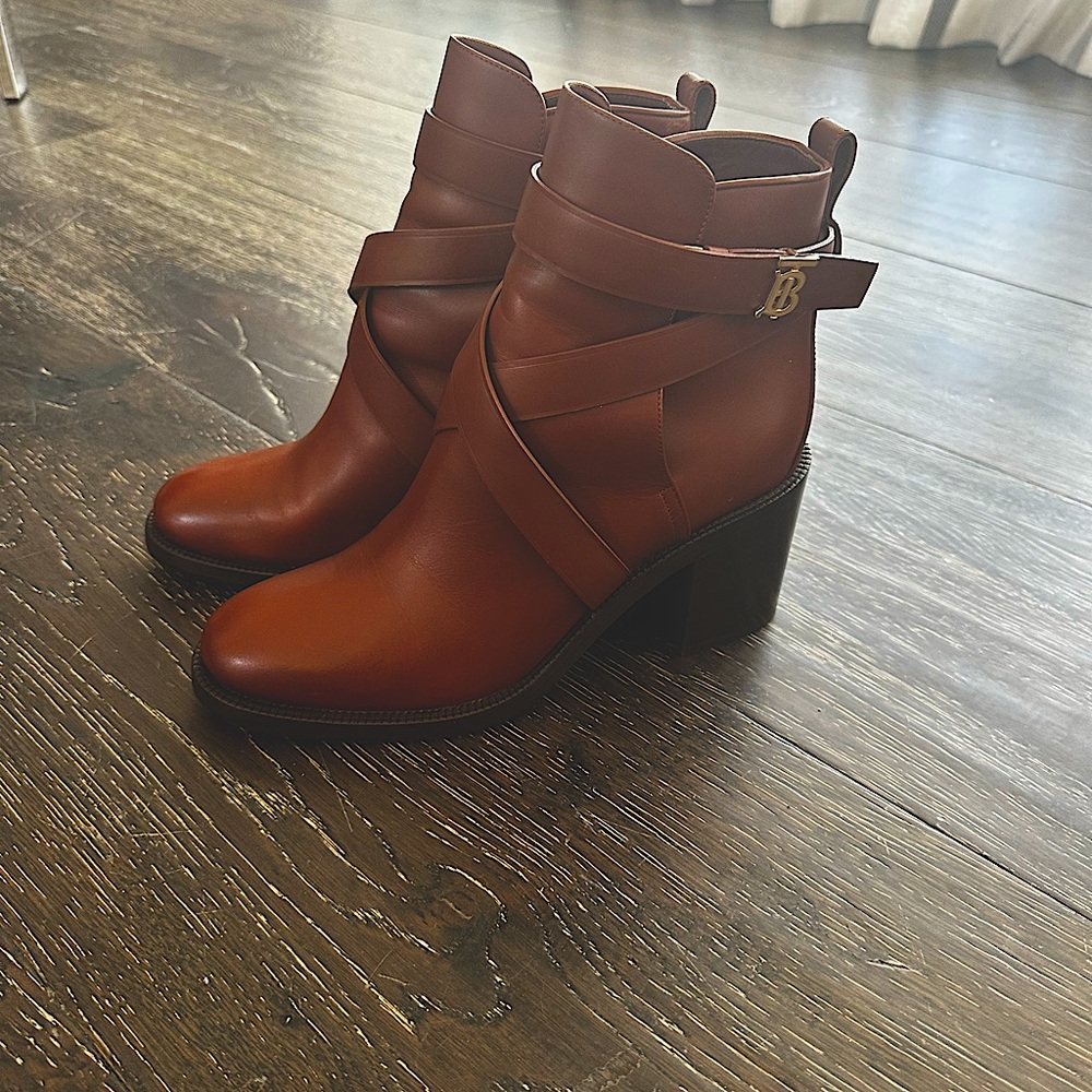 Burberry ankle boots size 38.5
